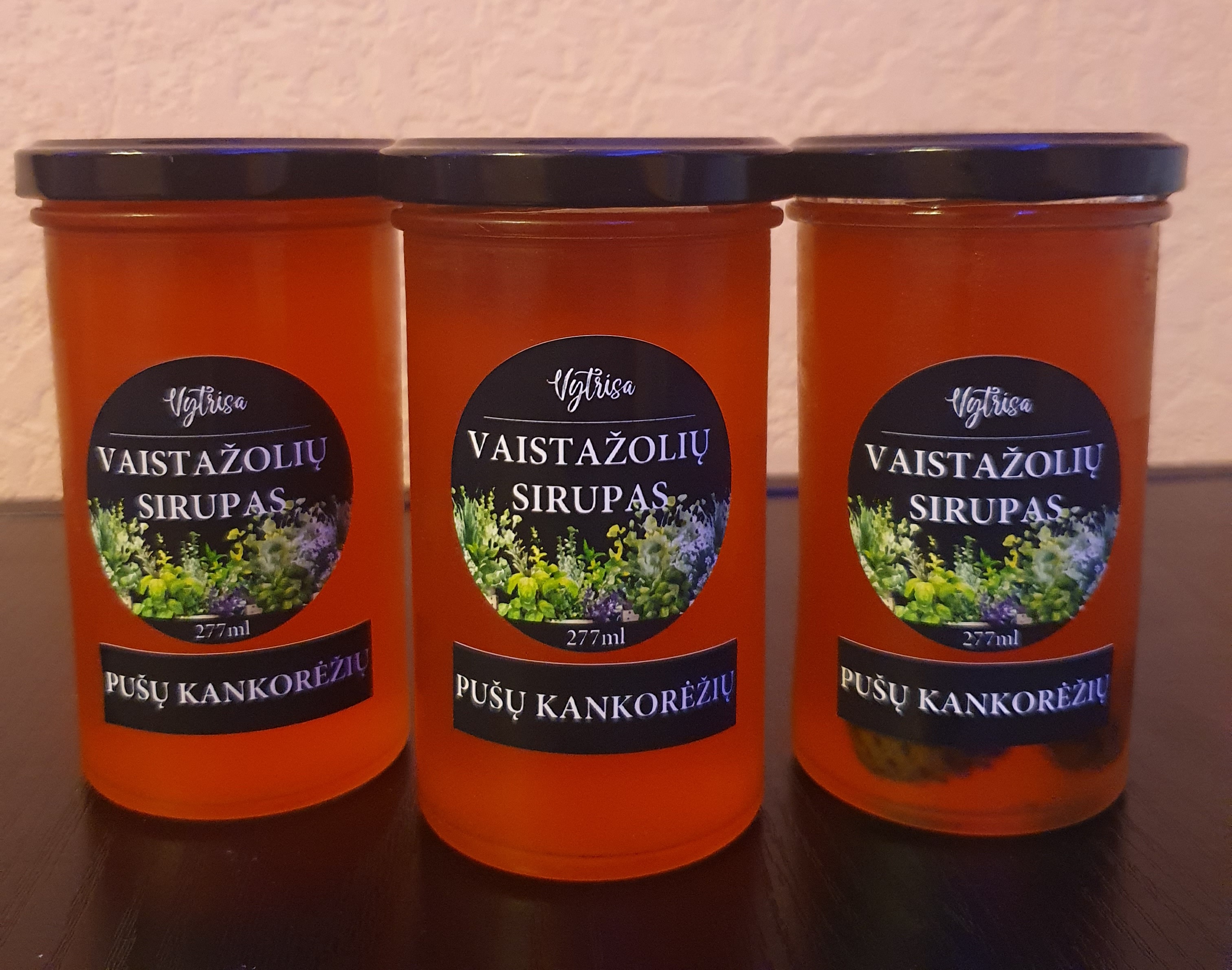 Pušų kankorėžių sirupas